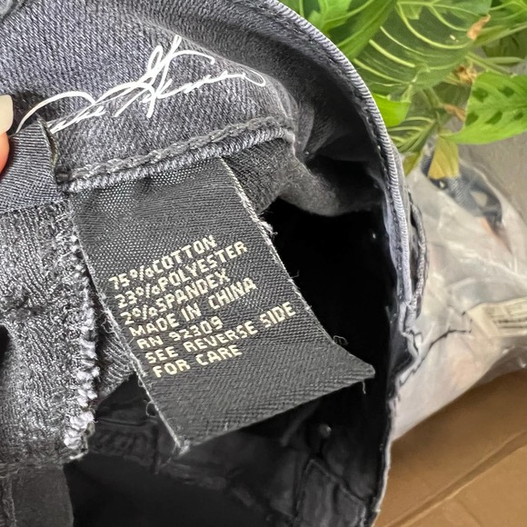 DG2 by Diane Gilman Wide Leg Crop Jeans Embroidered Frayed Hem Washed Black - Picture 8 of 11